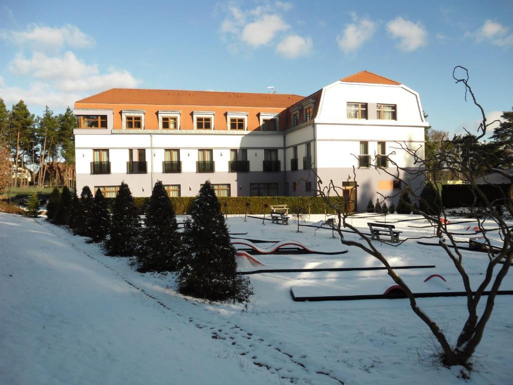 Hotel Sport Zruč Exterior foto