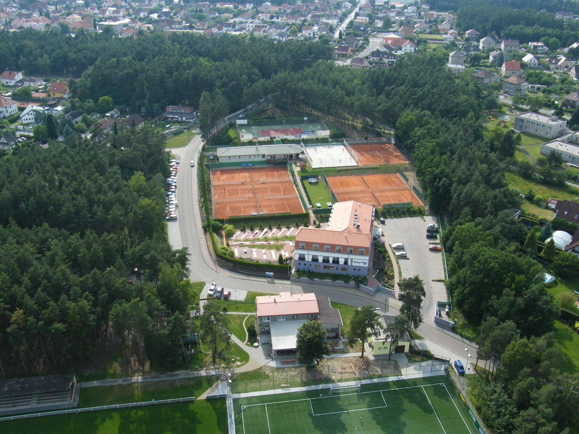 Hotel Sport Zruč Exterior foto