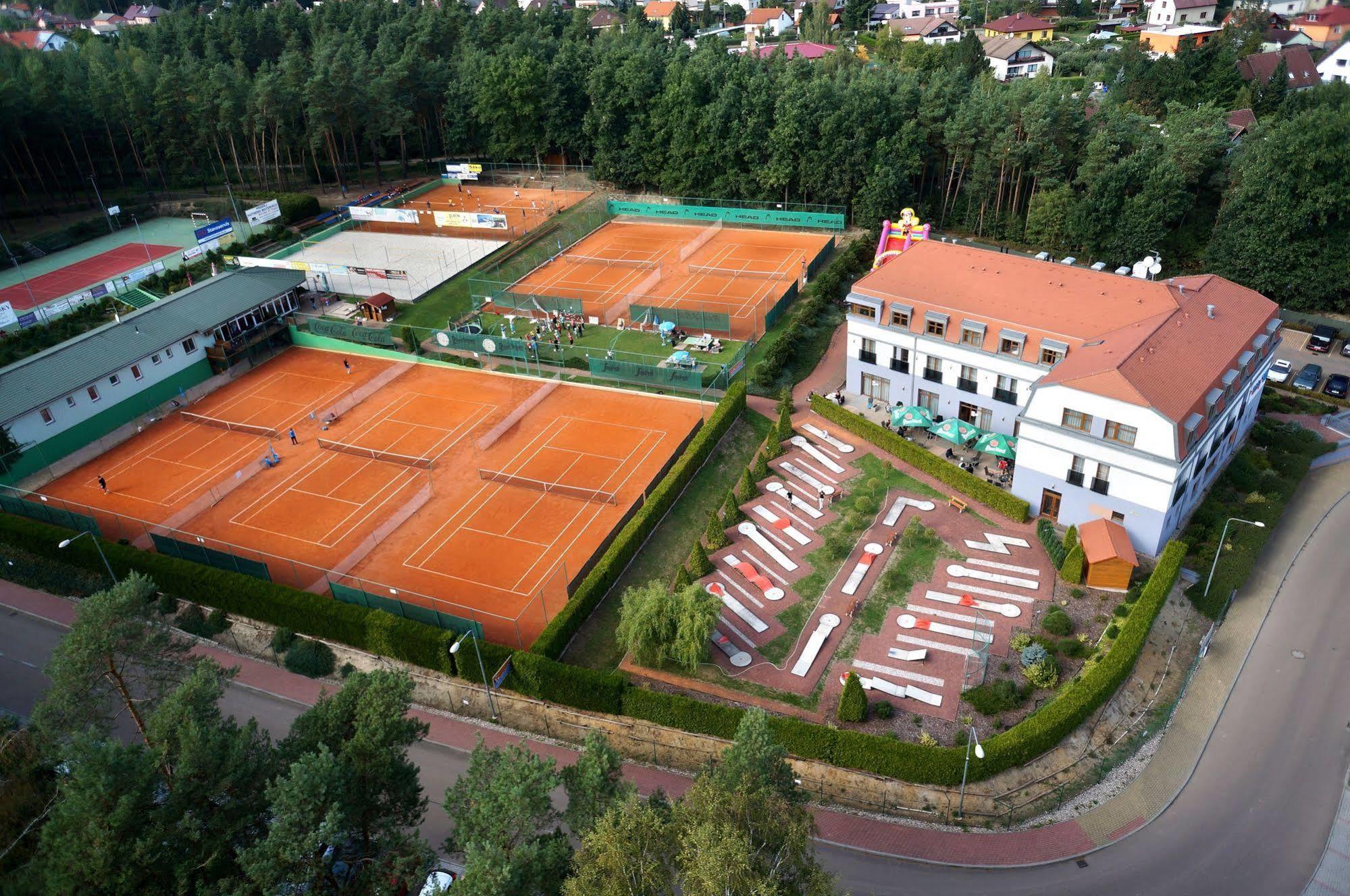 Hotel Sport Zruč Exterior foto